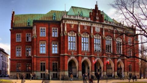 http://www.edu-point.co.uk/polonya-universiteler/jagellonian-universitesi/ http://www.edu-point.co.uk/polonya-universiteler/jagellonian-universitesi/