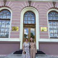1.У главного здания усадьбы Петровское-Разумовское