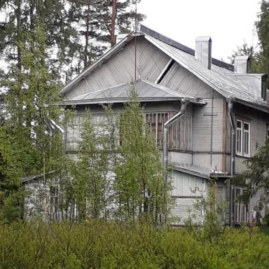 Одна из дач в Комарово Одна из дач в Комарово