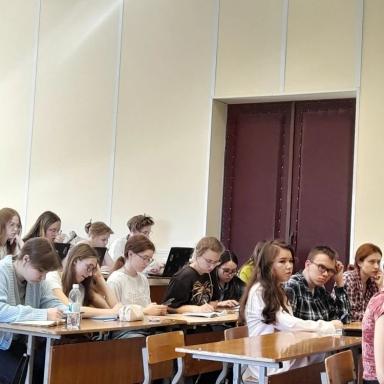 5.Студенты УрФУ на лекции