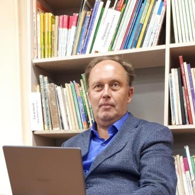 Выступает М.В. Скороходов